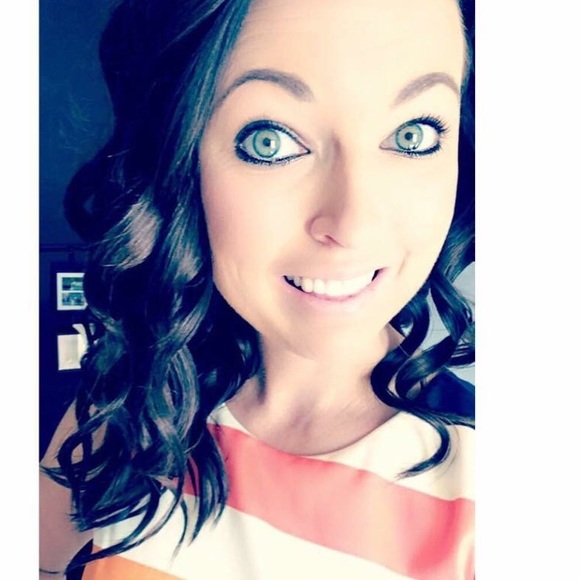 Meet your Posher, Kristen - Picture 2 of 3